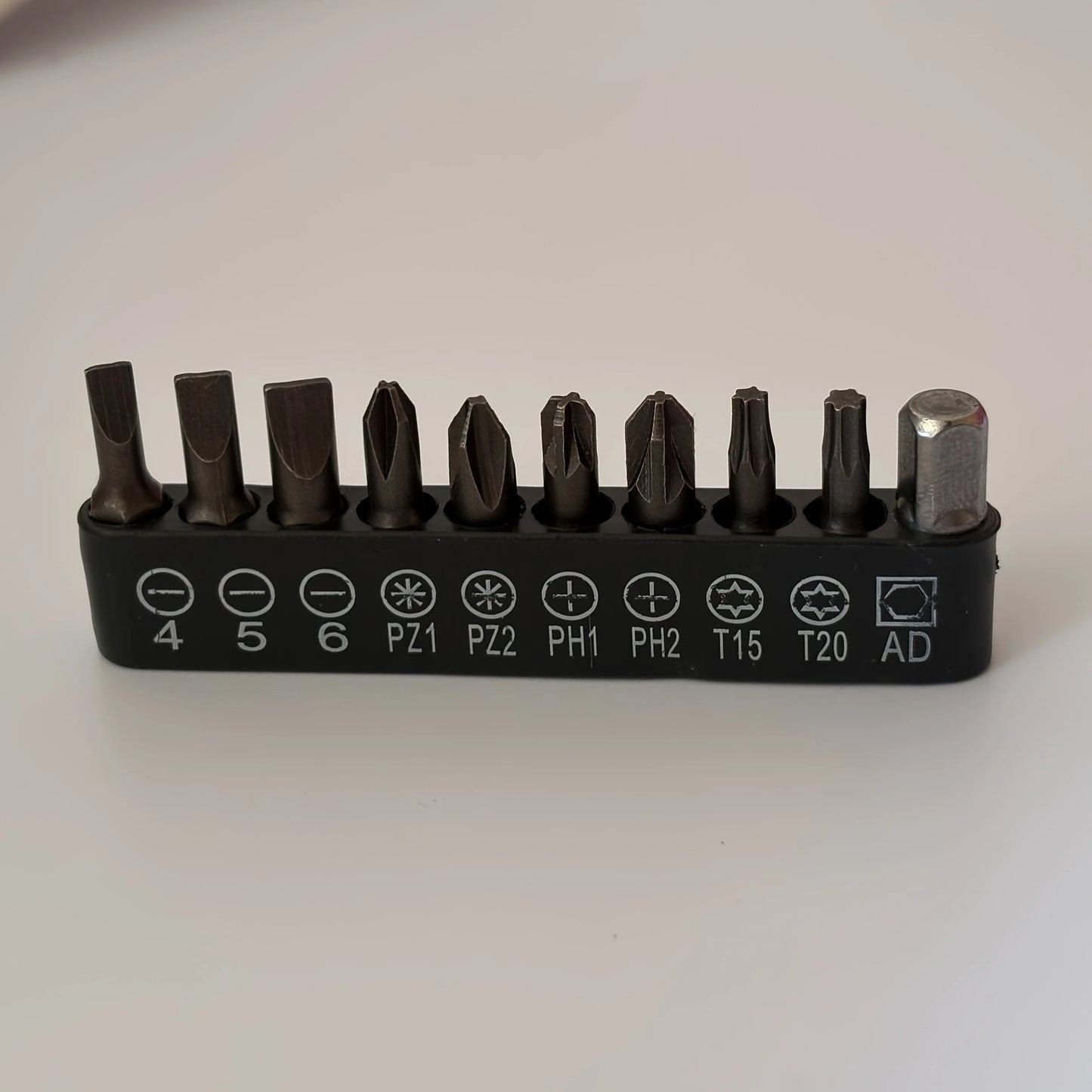 Kompaktes 11-teiliges Mini Ratschenschlüssel-Set mit 10 langlebigen S2 Stahlbits