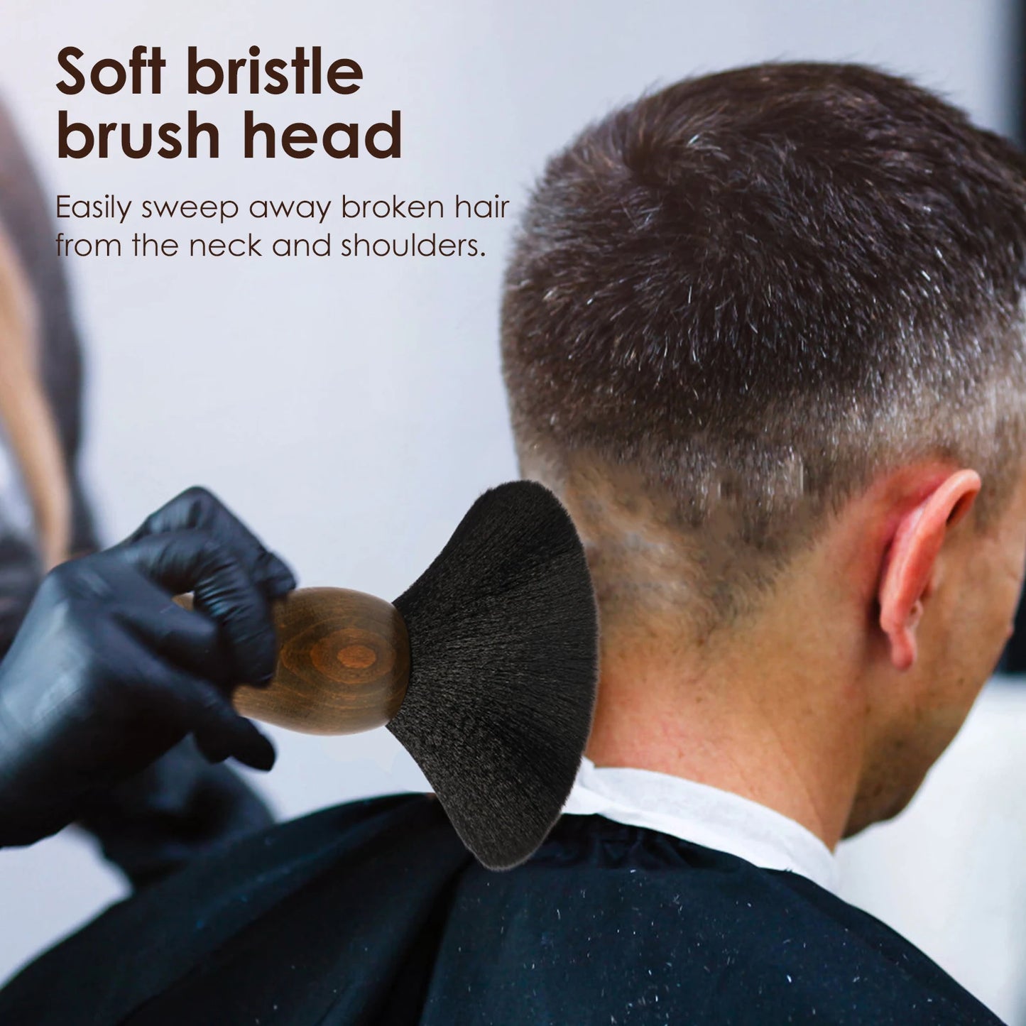 Weiche Haarbürste mit Holzgriff für sanftes Styling und Reinigung im Friseursalon