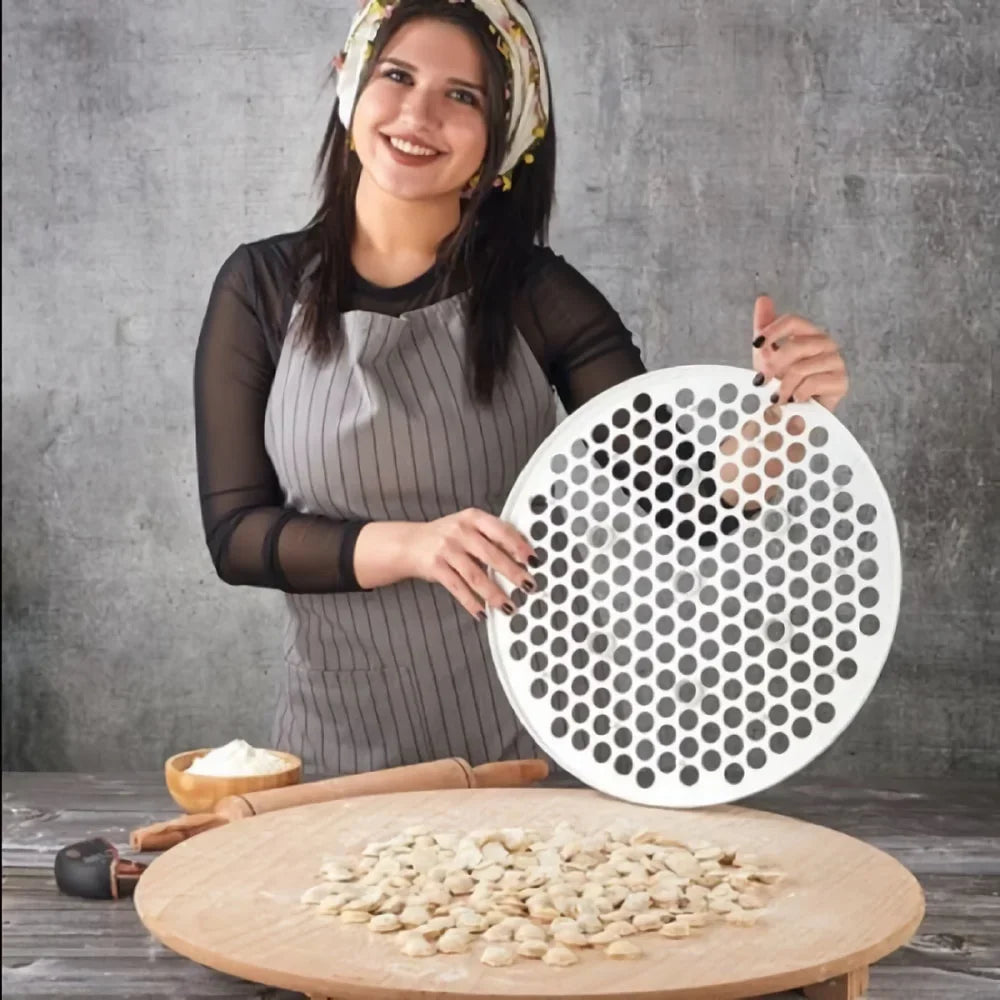 Schnell - gleichmäßig: 19-Loch Ravioli-Form aus lebensmittelechtem Kunststoff