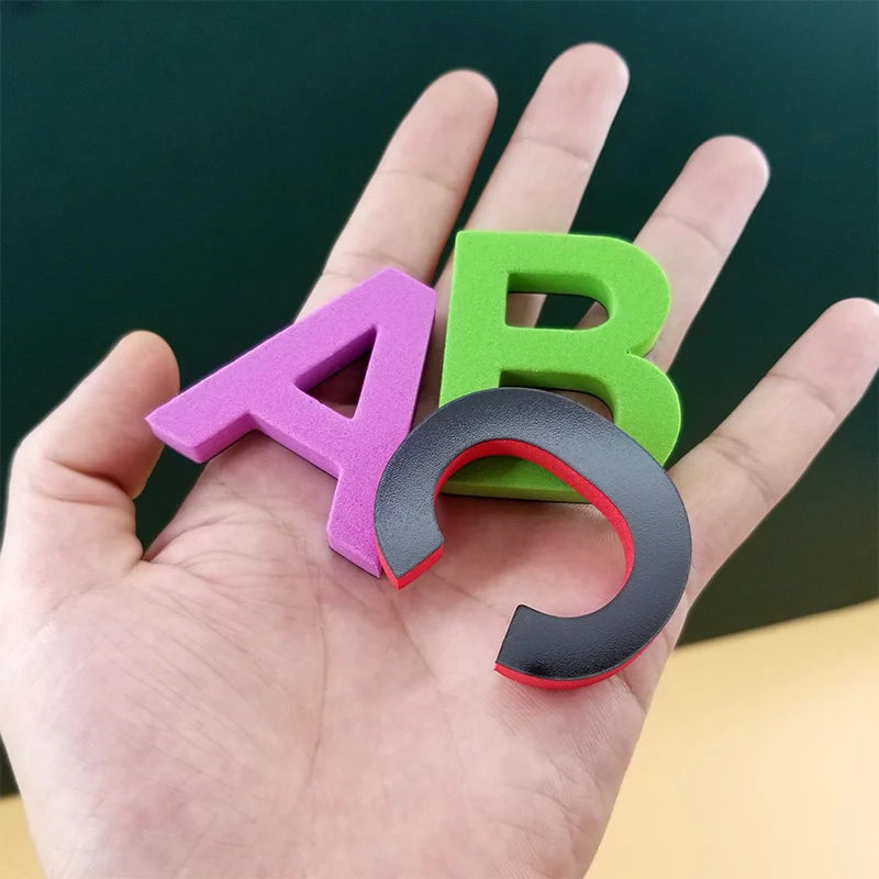 Spielerisch Lernen: 24-76 bunte magnetische EVA Buchstaben für Kids 3-6 Jahre