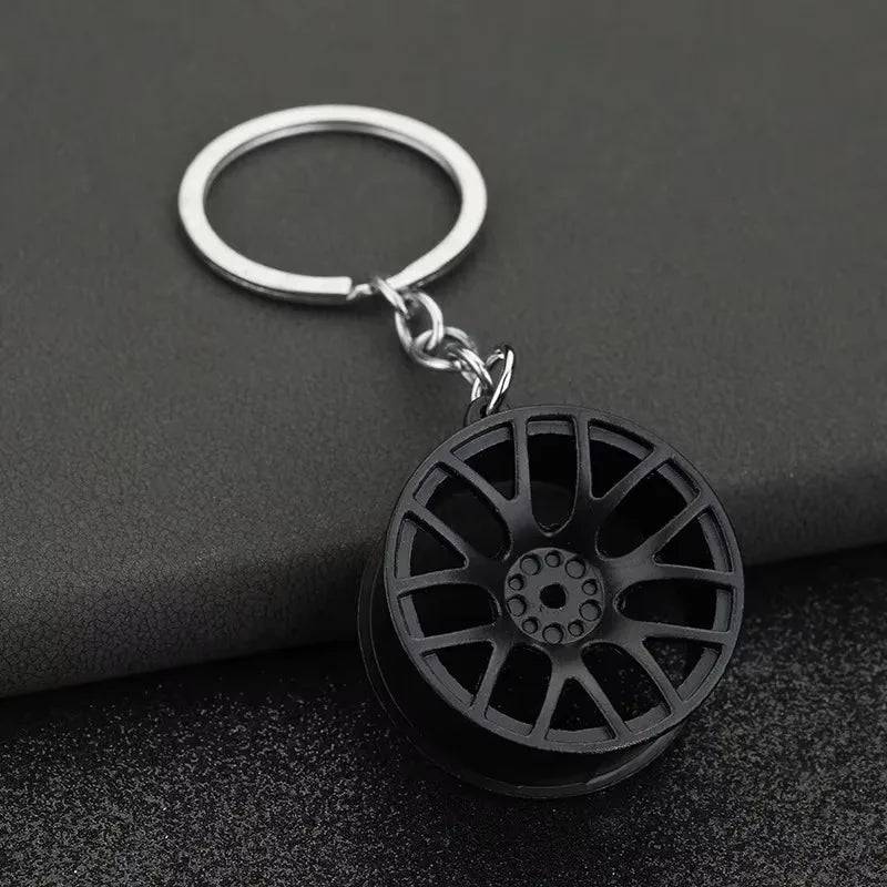 Robuster Edelstahl Schlüsselanhänger im Autoteile-Design – Perfektes Männergeschenk