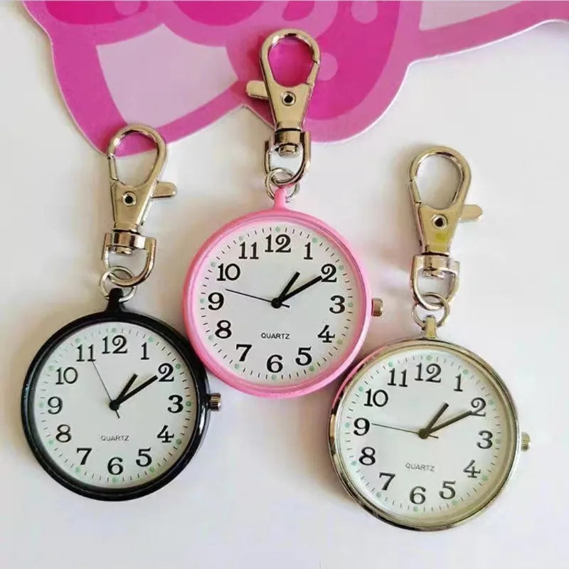 Kleine Quarz-Taschenuhr mit Schlüsselanhänger – präzise - leuchtend fürs Team