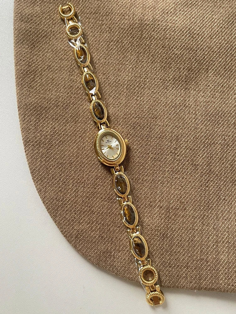 Elegante Damenuhr mit grünem Jade-Quarz Armband und Wasserschutz