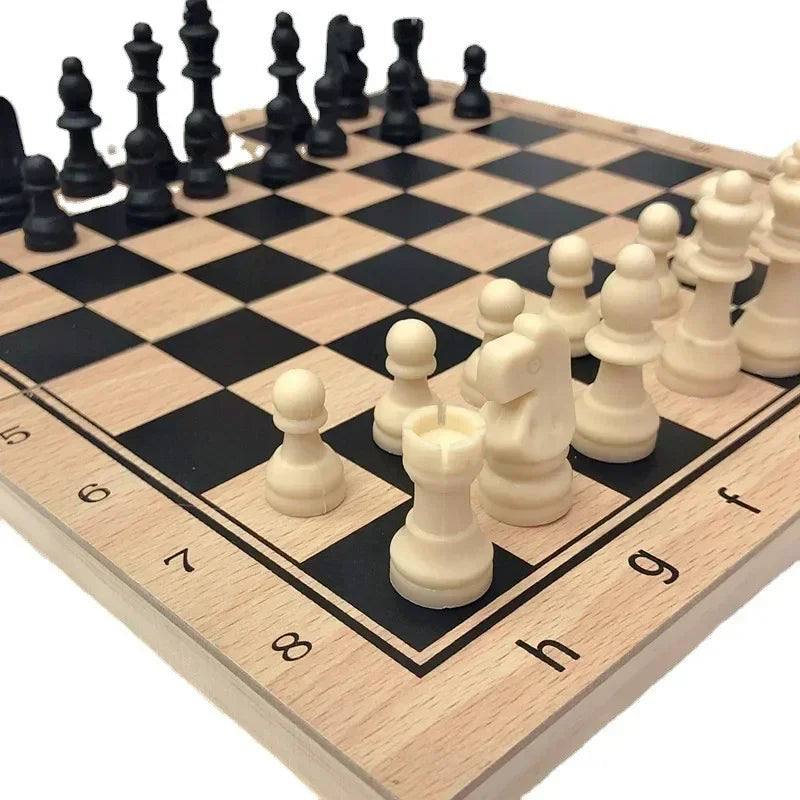 3-in-1 Holz-Spielbrett: Schach, Dame - Backgammon kompakt für unterwegs