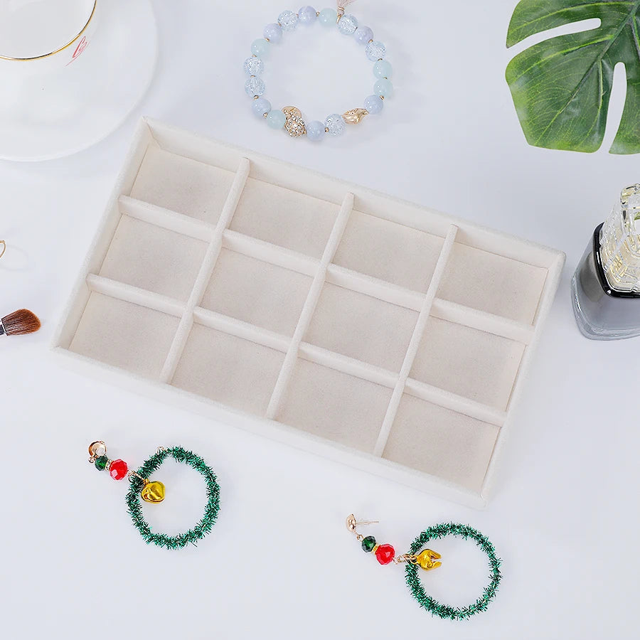 Beflockte Schmuckschatulle und Schmucktablett in Beige