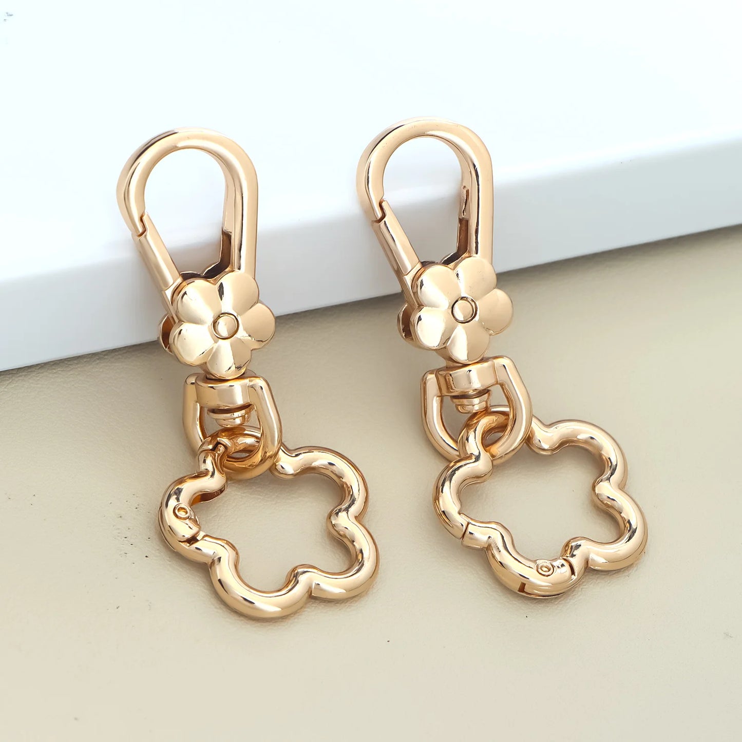 2er Set drehbare Karabiner Verschlüsse mit Blumen Design