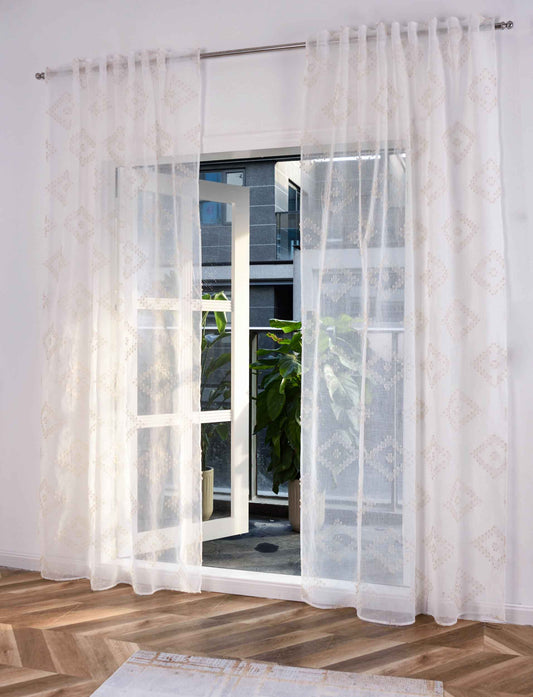 Elegante transparente Gardinen für stilvolle Fensterdekoration