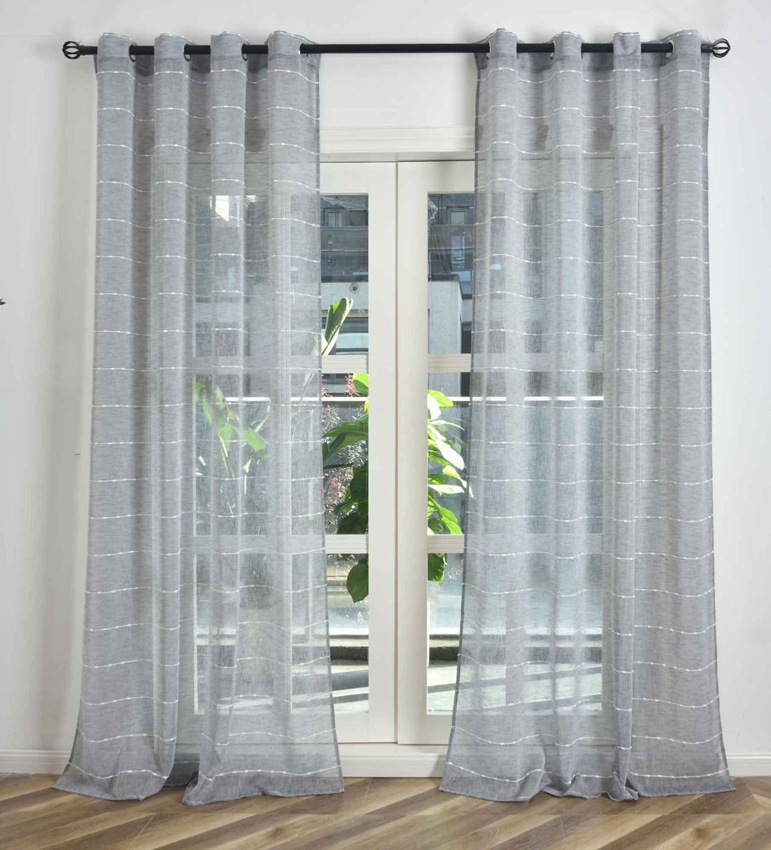 Zwei elegante halbtransparente Gardinen im Set für Ihr Zuhause