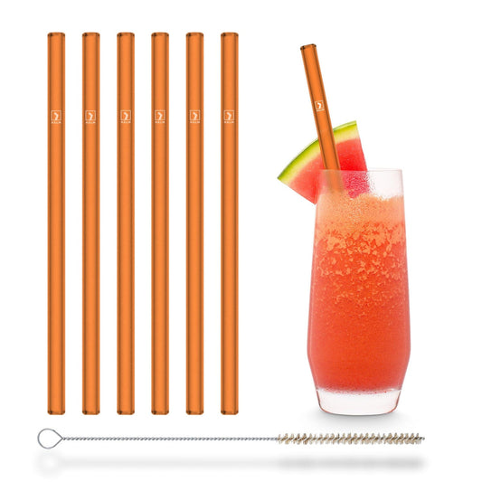 Umweltfreundlicher Trinkgenuss mit orangen Glasstrohhalmen