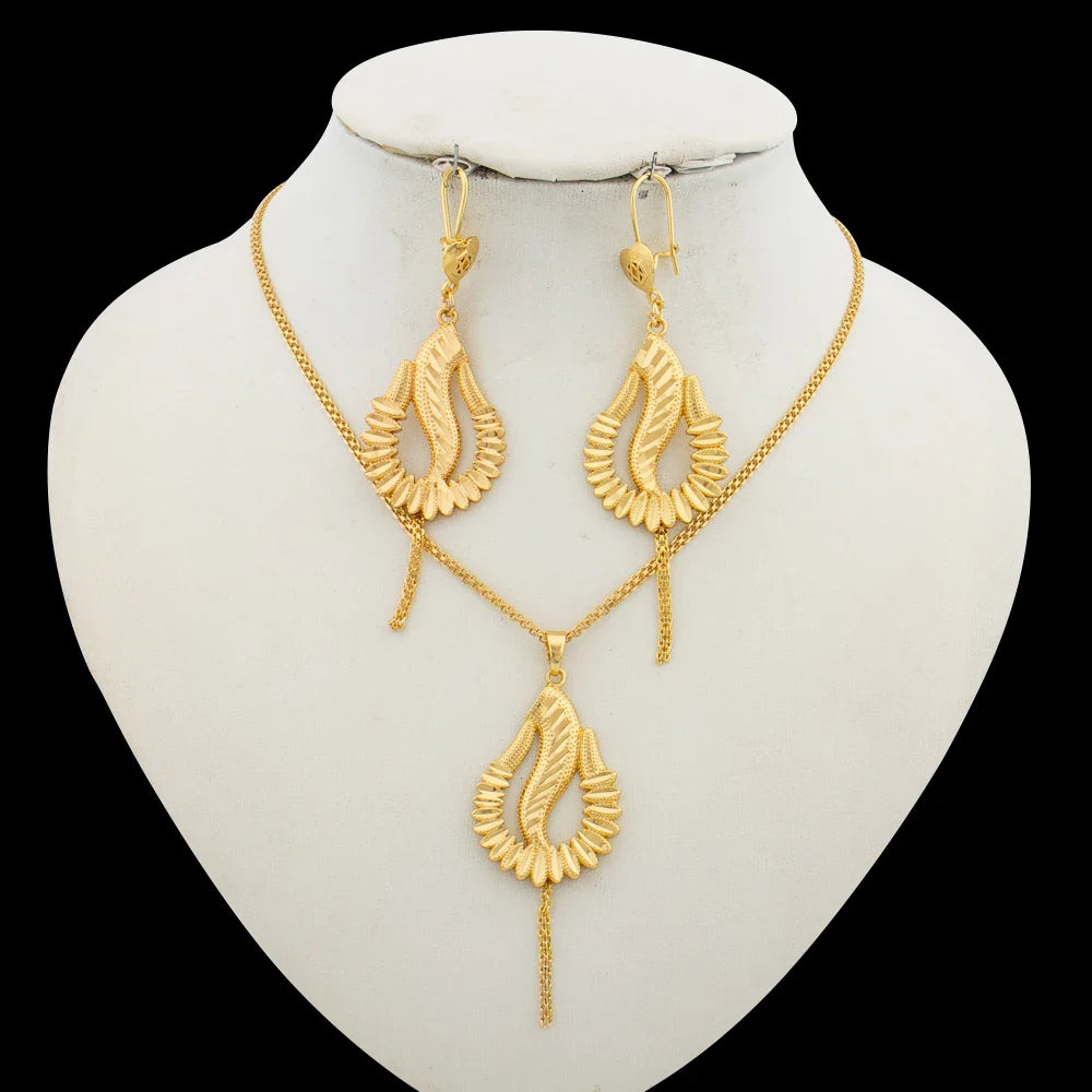 Wie Ein Schmuckset In 18 Karat Goldfarbe Deinen Stil Neu Definieren Kann