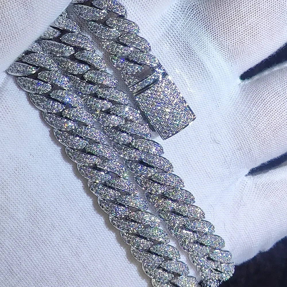 Warum die 10mm Kubanische Gliederkette mit AAA Zirkon mehr als nur ein Schmuckaccessoire ist