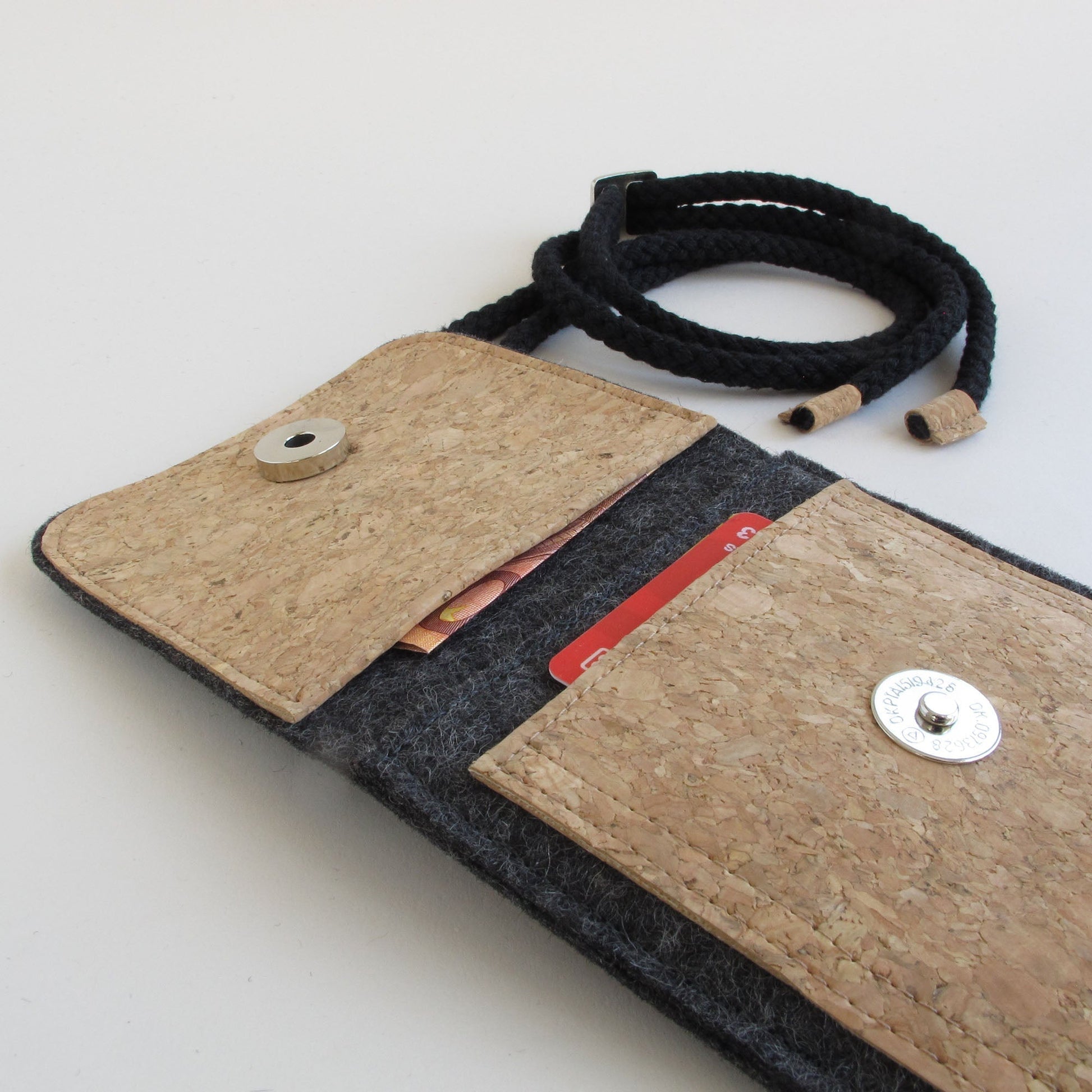 Umhängetasche für Xiaomi 15 Ultra | aus Filz und Bio-Baumwolle | anthrazit - stripes | Modell KEDJA - Yabubest - Home & More