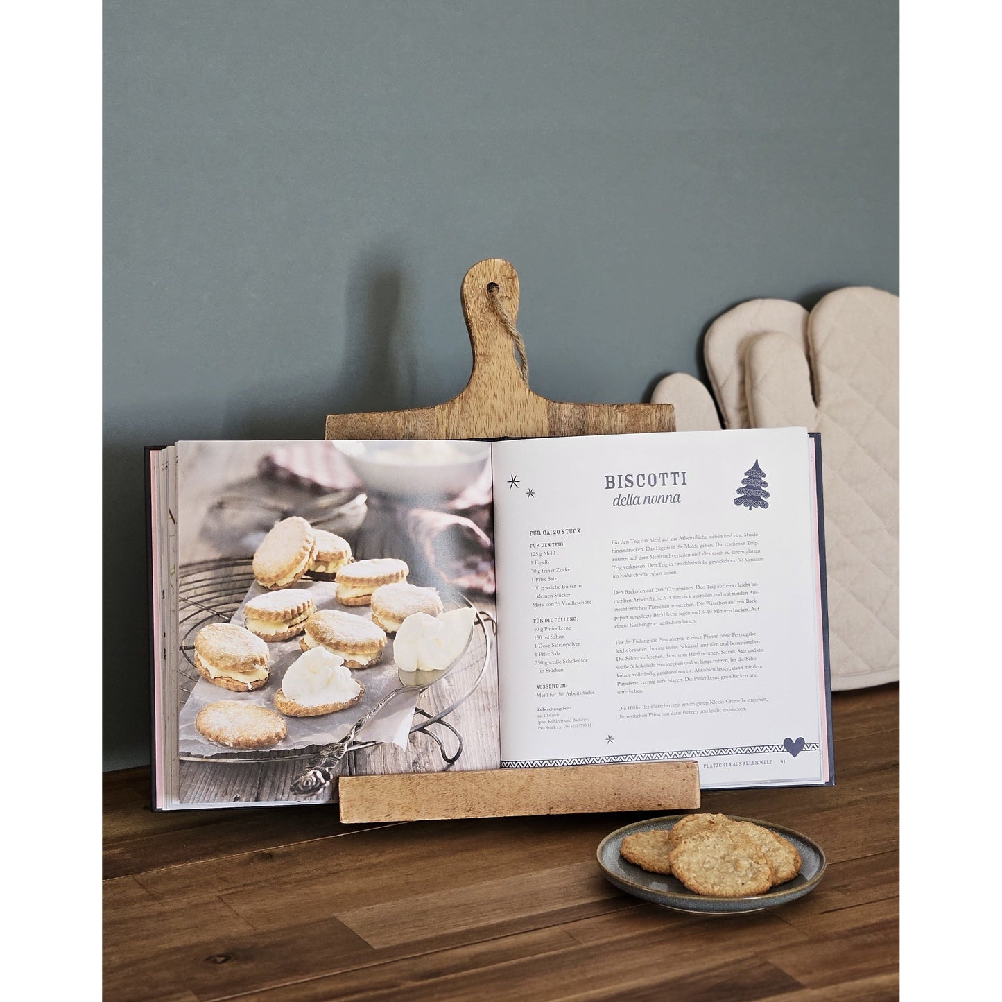 Praktischer Kochbuchhalter aus Mangoholz mit Transportgriff und Kordel