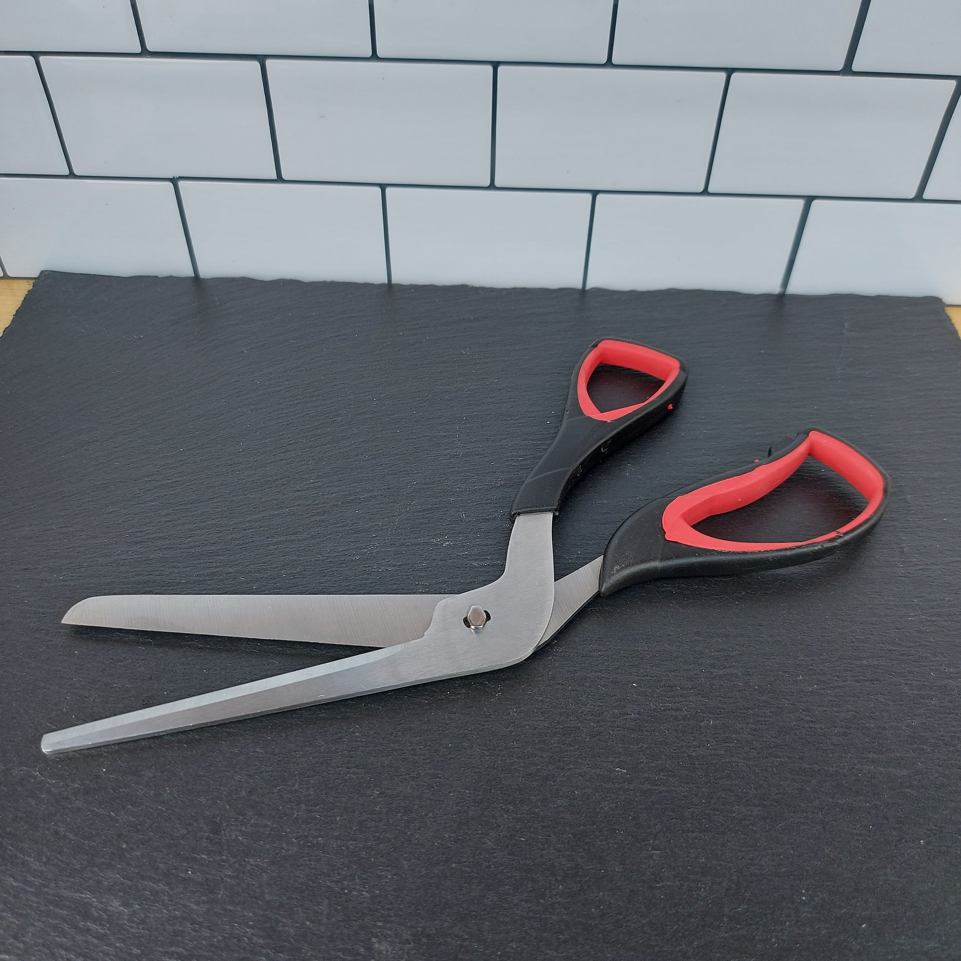 Pizzaschere für einfaches und sauberes Schneiden Ihrer Pizza