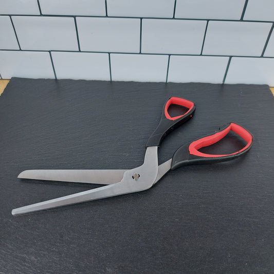 Pizzaschere für einfaches und sauberes Schneiden Ihrer Pizza