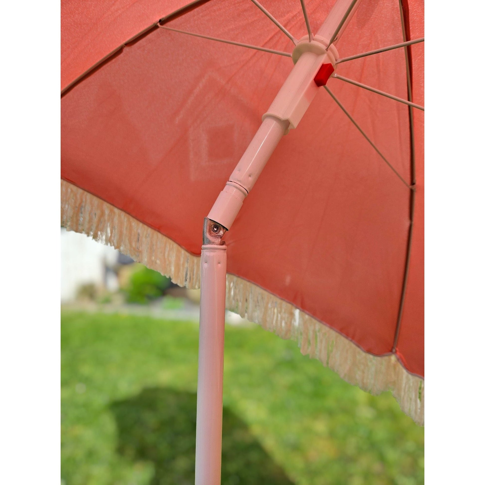 Mobiler Sonnenschirm mit UV Schutz und praktischem Knickgelenk