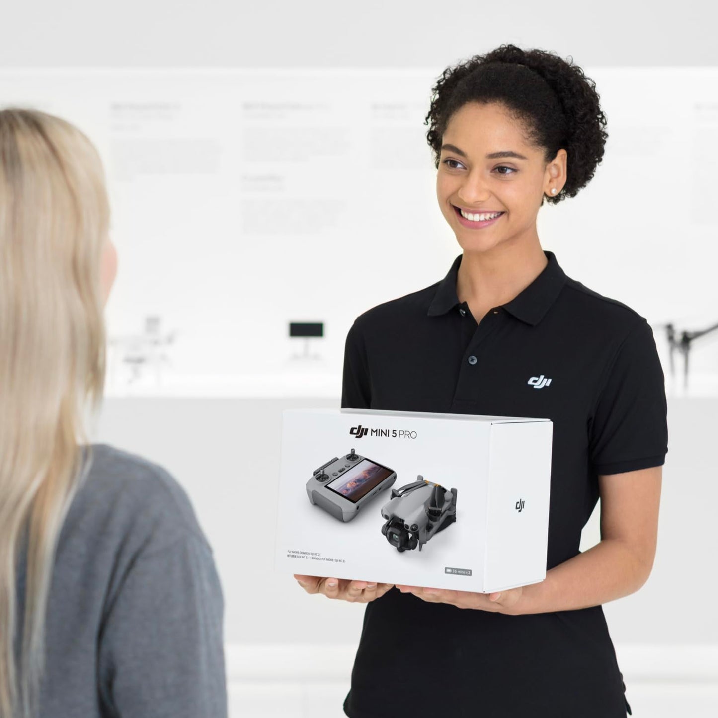 DJI Mini 5 Pro Fly More Combo mit DJI RC 2 und 1 Jahr Care (Automatisch Aktiviert), C0-Zertifiziert, 4K-Drohne für Anfänger, Drohne mit Kamera, 1-Zoll CMOS, Hinderniserkennung, 225°-Gimbal-Rotation