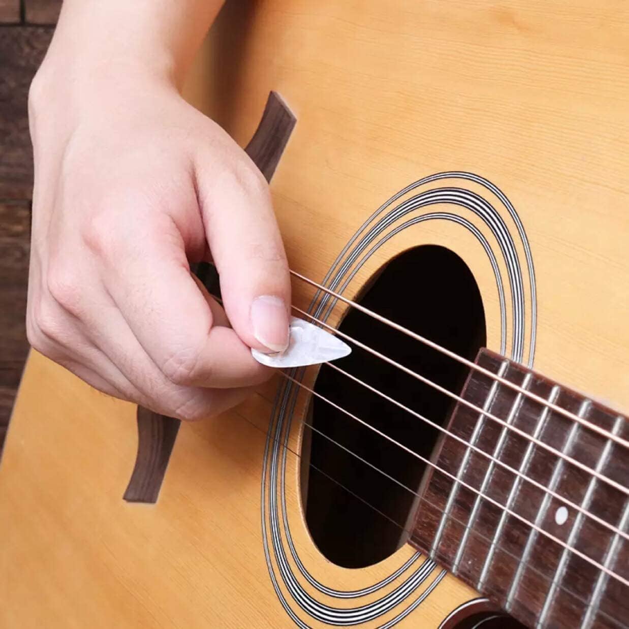 24er Set Zelluloid Plektren Verschiedene Stärken für Gitarre Ukulele Bass-Picko