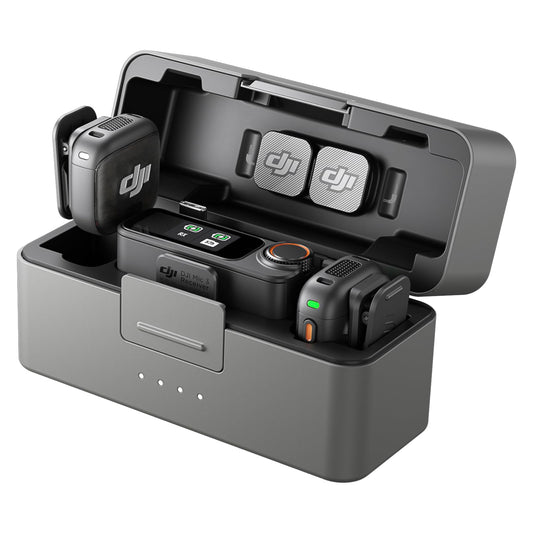 DJI Mic 3 (2 Sender + 1 Empfänger + Ladeschale), Funkmikrofon für iPhone/Kamera/Android, Ultraleicht, Adaptive Gain-Steuerung für ausgewogene Lautstärke, 28 Std. Nutzung, Vlog
