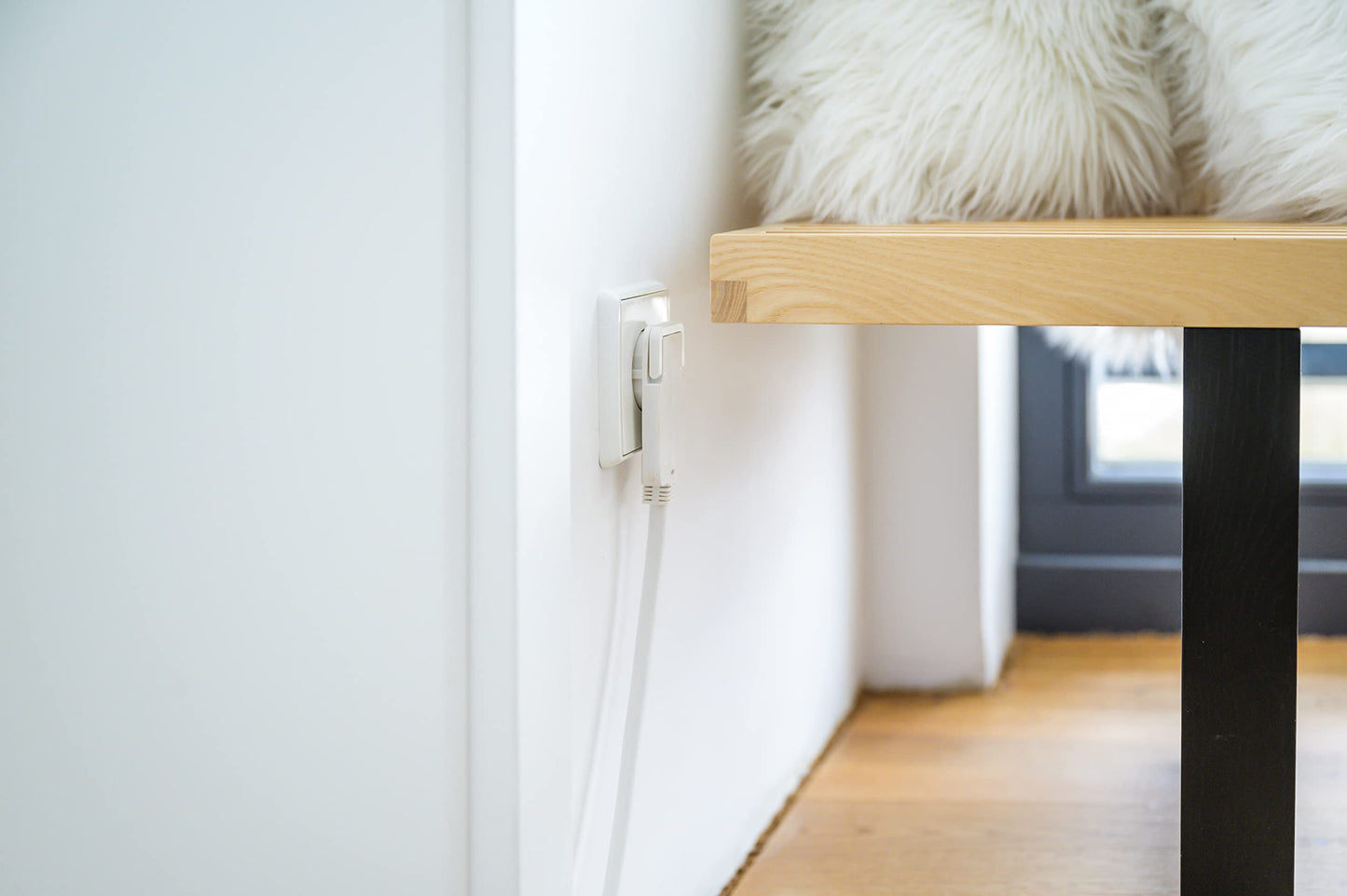 Flaches Verlängerungskabel mit 2m Kabellänge für Innenbereich