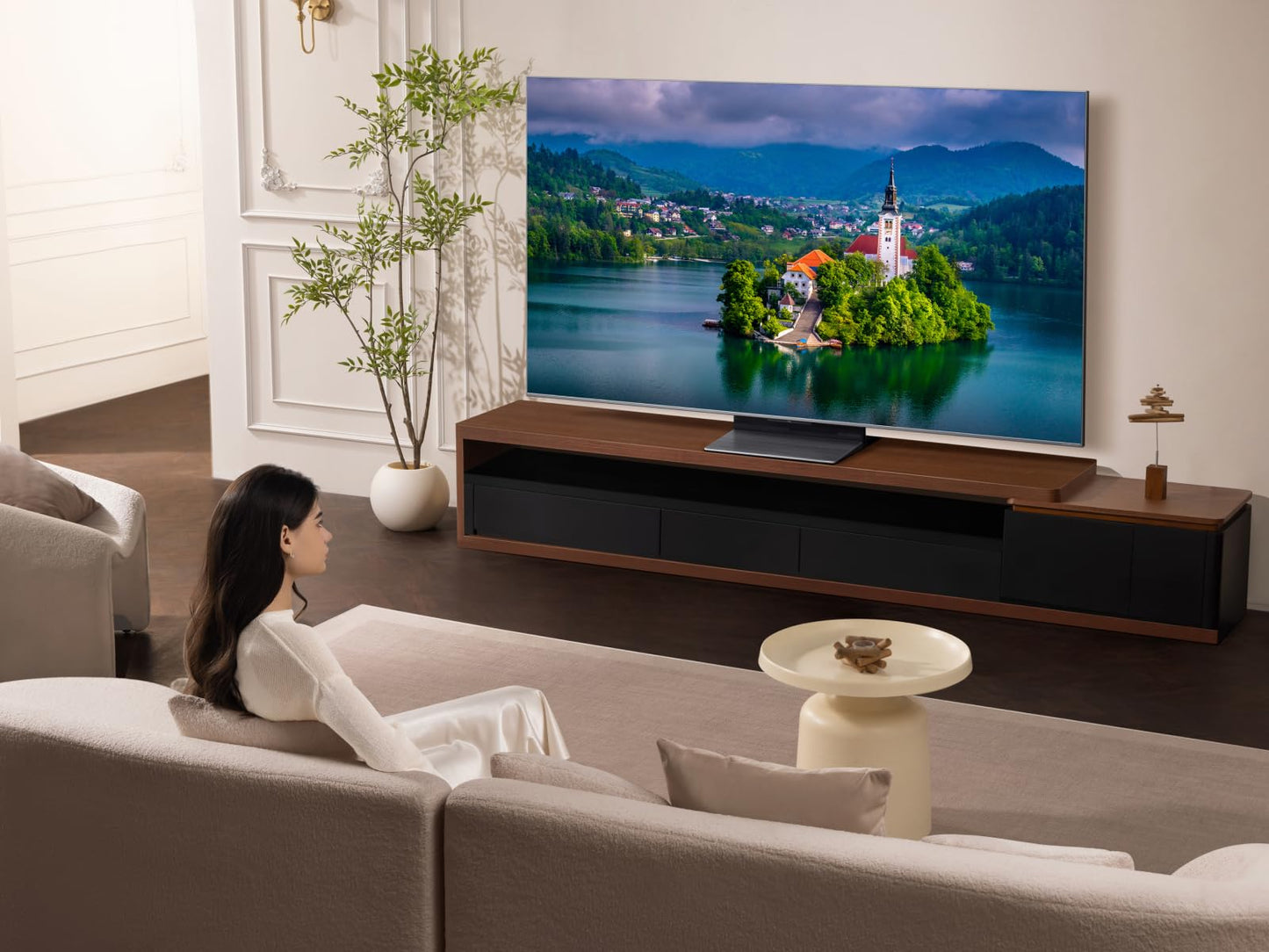 TCL 75Q8C 75 Zoll QD-Mini LED Fernseher, 4K HDR Premium 4500, ZeroBorder™, Smart Google TV, CrystGlow WHVA Panel, Audio von Bang & Olufsen, 144Hz Motion Clarity Pro, Dolby Vision IQ & Atmos