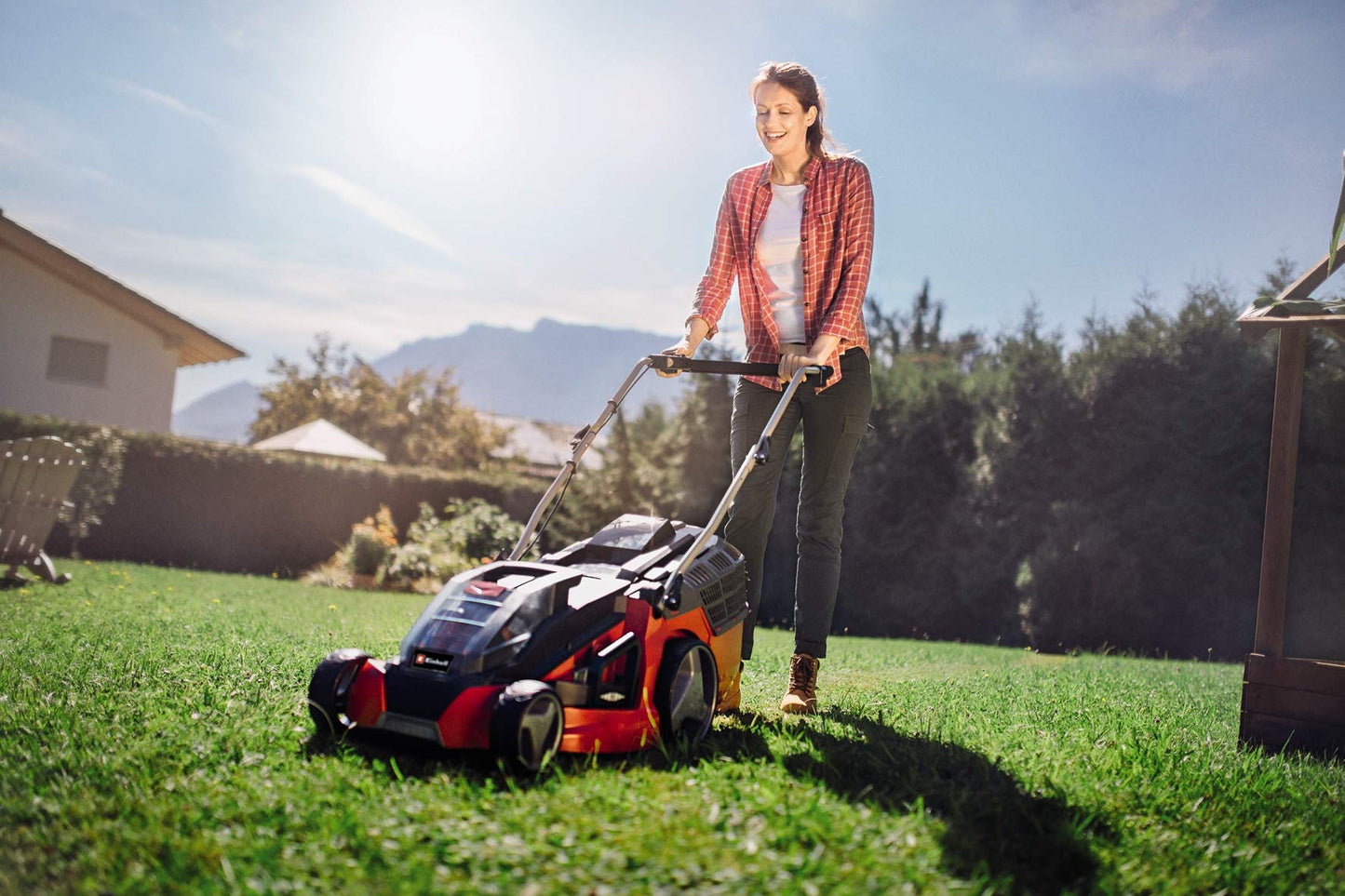 Einhell Akku-Rasenmäher GE-cm 43 Li M Kit Power X-Change (36V, 43 cm Schnittbreite, bis 600 m², Brushless, Mulch-Kit, 63L Fangkorb, 25-75 mm Schnitthöhe, inkl. 2X 4,0Ah + 2X Ladegerät)