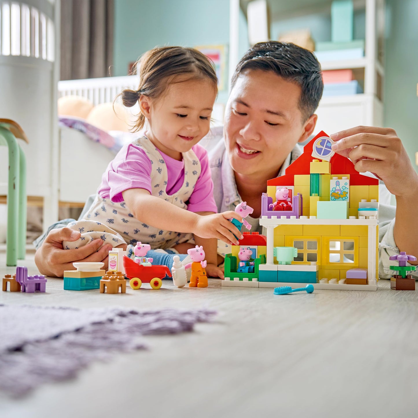LEGO DUPLO Peppa Wutz Familienhaus - Lernspielzeug zur Förderung der Motorik - Montessori Spielzeug mit 5 Figuren & Puppenhaus Zubehör - Geschenk für Mädchen & Jungen ab 2 Jahren - 10467