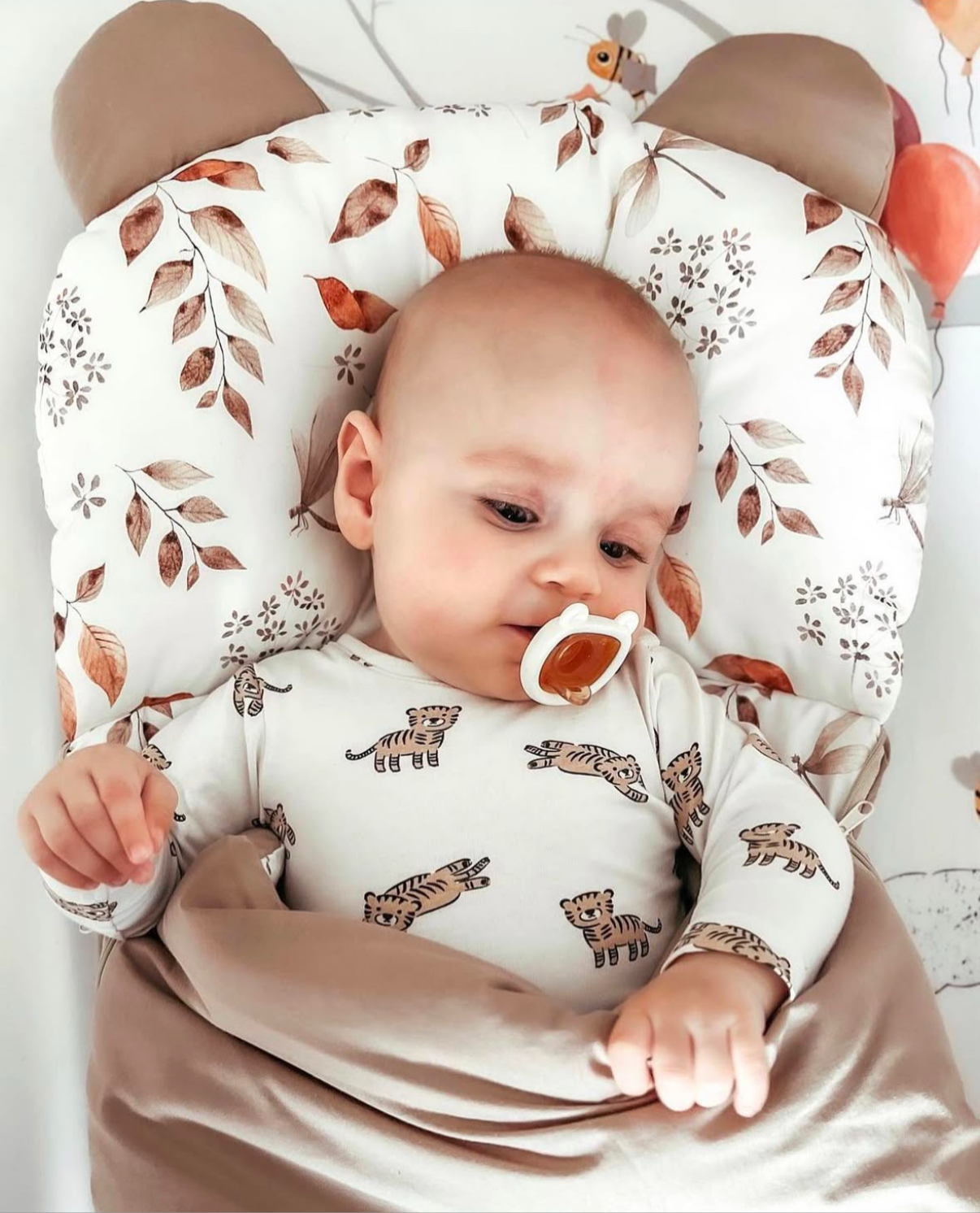 Beruhigender Schnuller mit Tag und Nacht Design für Babys