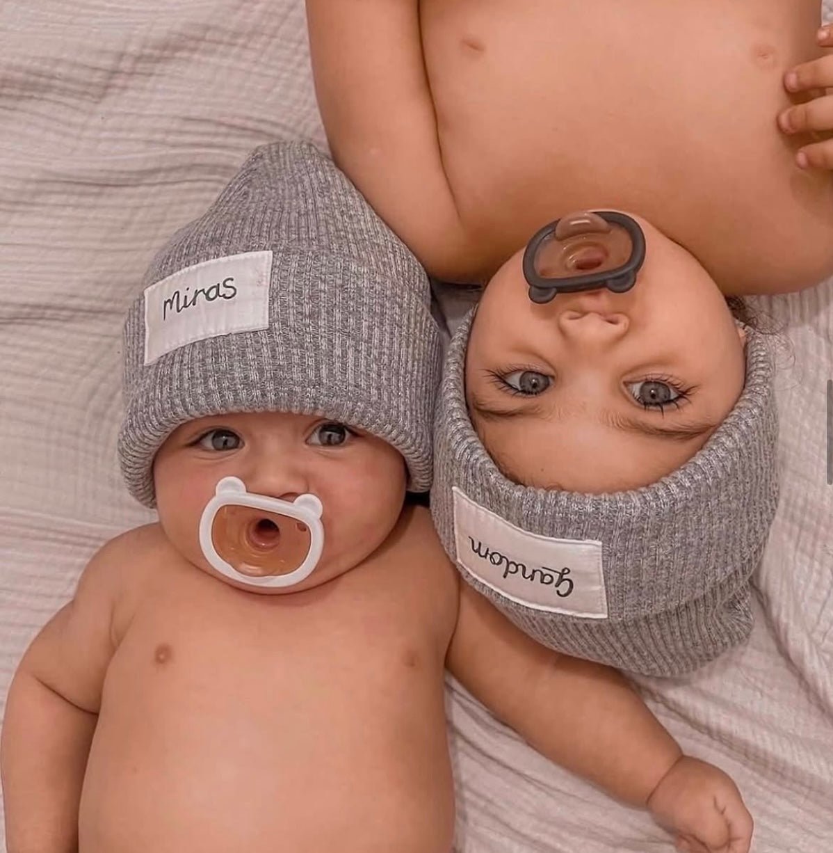 Beruhigender Schnuller mit Tag und Nacht Design für Babys