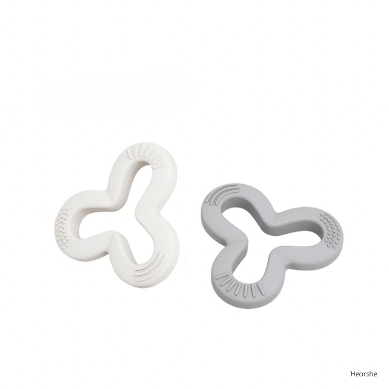 Sanfter Kleeblatt Beißring für schmerzende Babyzähnchen