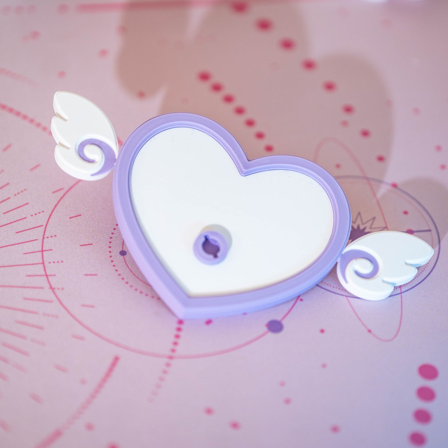 Herzförmiges Accessoire zum Personalisieren von Kopfhörerständern