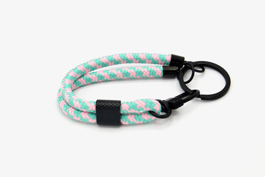 Handgefertigter Schlüsselanhänger mit Karabiner in Mint Rosa und Metalloptionen-29drops