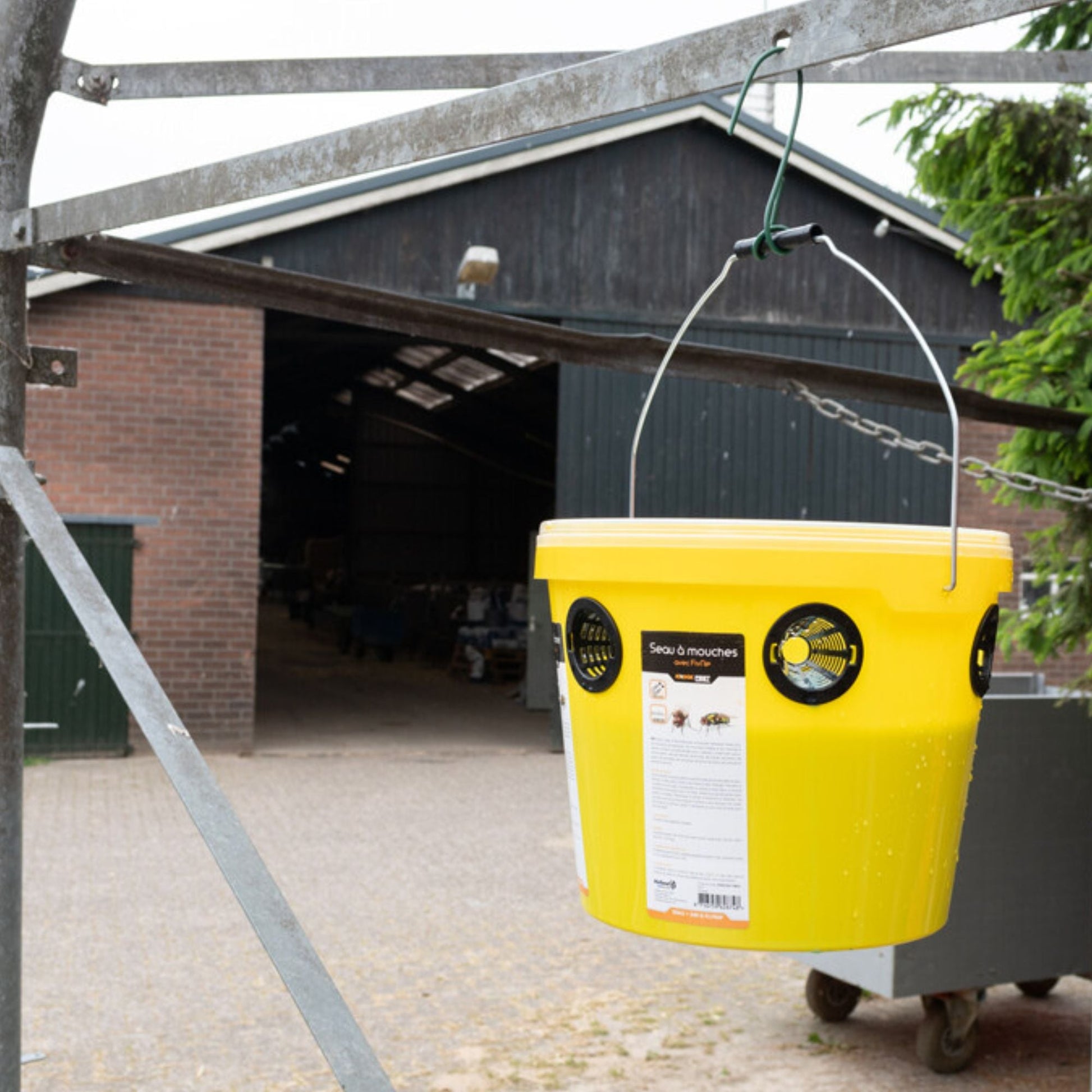 FlyNip FliegenEimer mit natürlichem Lockstoff für effektiven Fliegenschutz