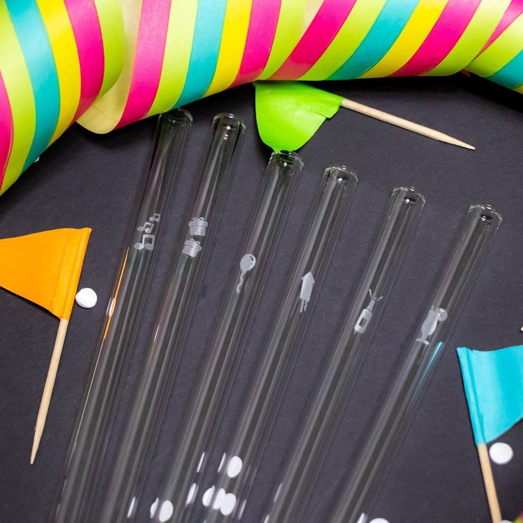 6er Set stilvolle Glasstrohhalme mit gravierten Geburtstagsmotiven