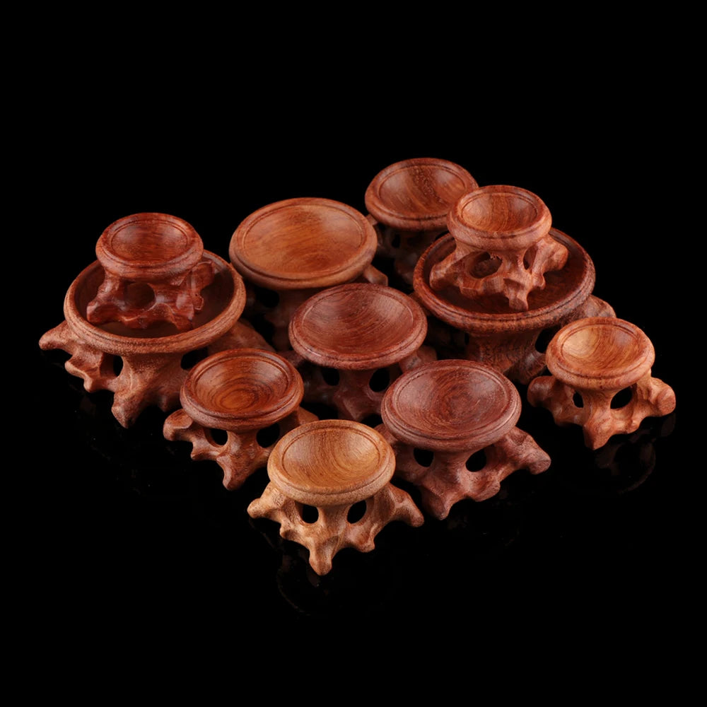 Moderner Holzhalter für Kristallkugeln mit einfacher Handhabung