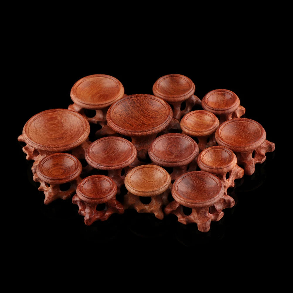 Moderner Holzhalter für Kristallkugeln mit einfacher Handhabung