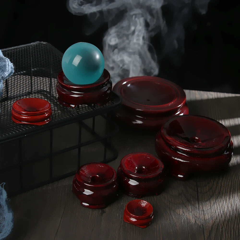 Moderner Holzhalter für Kristallkugeln mit einfacher Handhabung