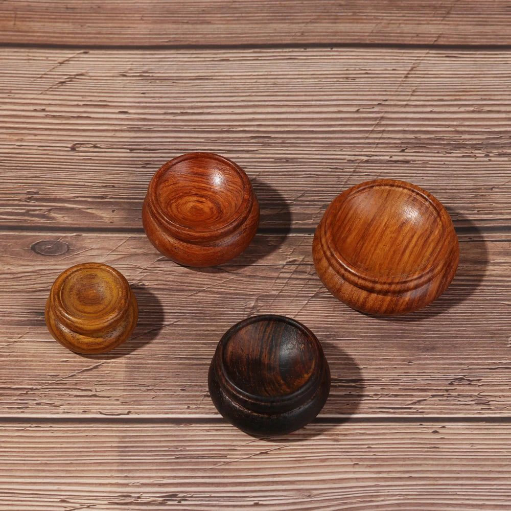 Moderner Holzhalter für Kristallkugeln mit einfacher Handhabung