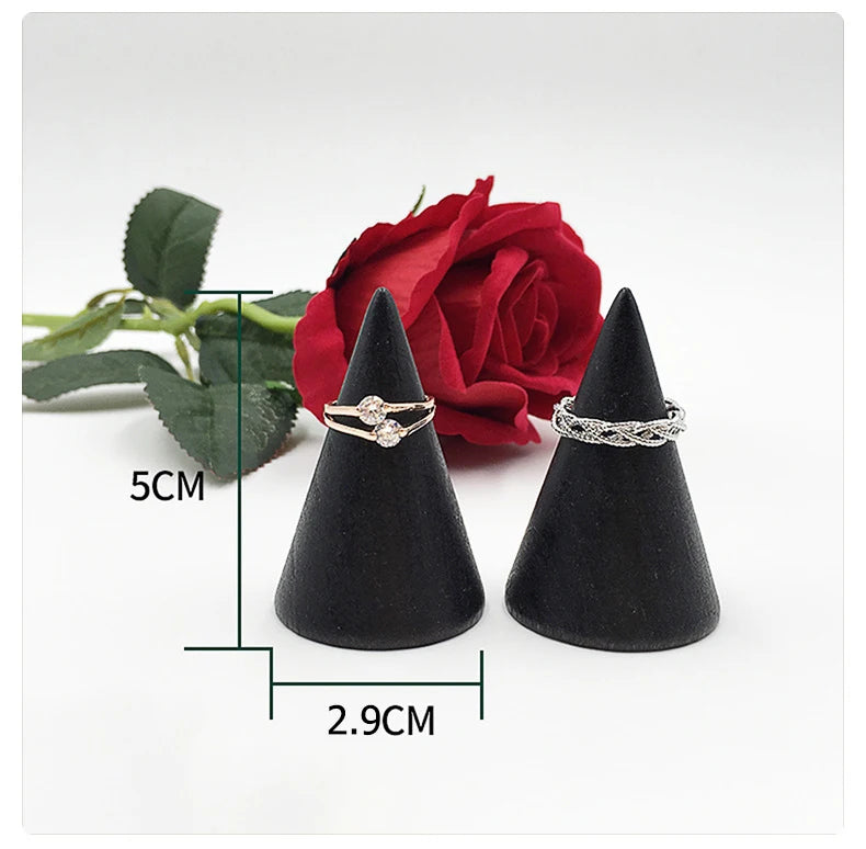 Vintage Ringhalter aus massivem Schwarzholz zur Schmuckaufbewahrung