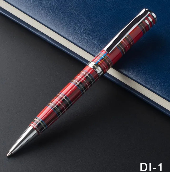 Luxuriöser Metall Kugelschreiber mit Prägemuster und 07mm Schreibspitze