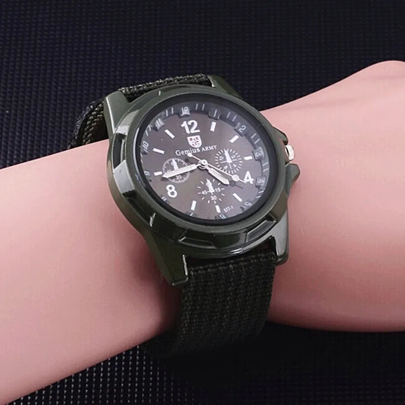 Sportliche Männer Quarzuhr mit Nylonband für Freizeit - Outdoor