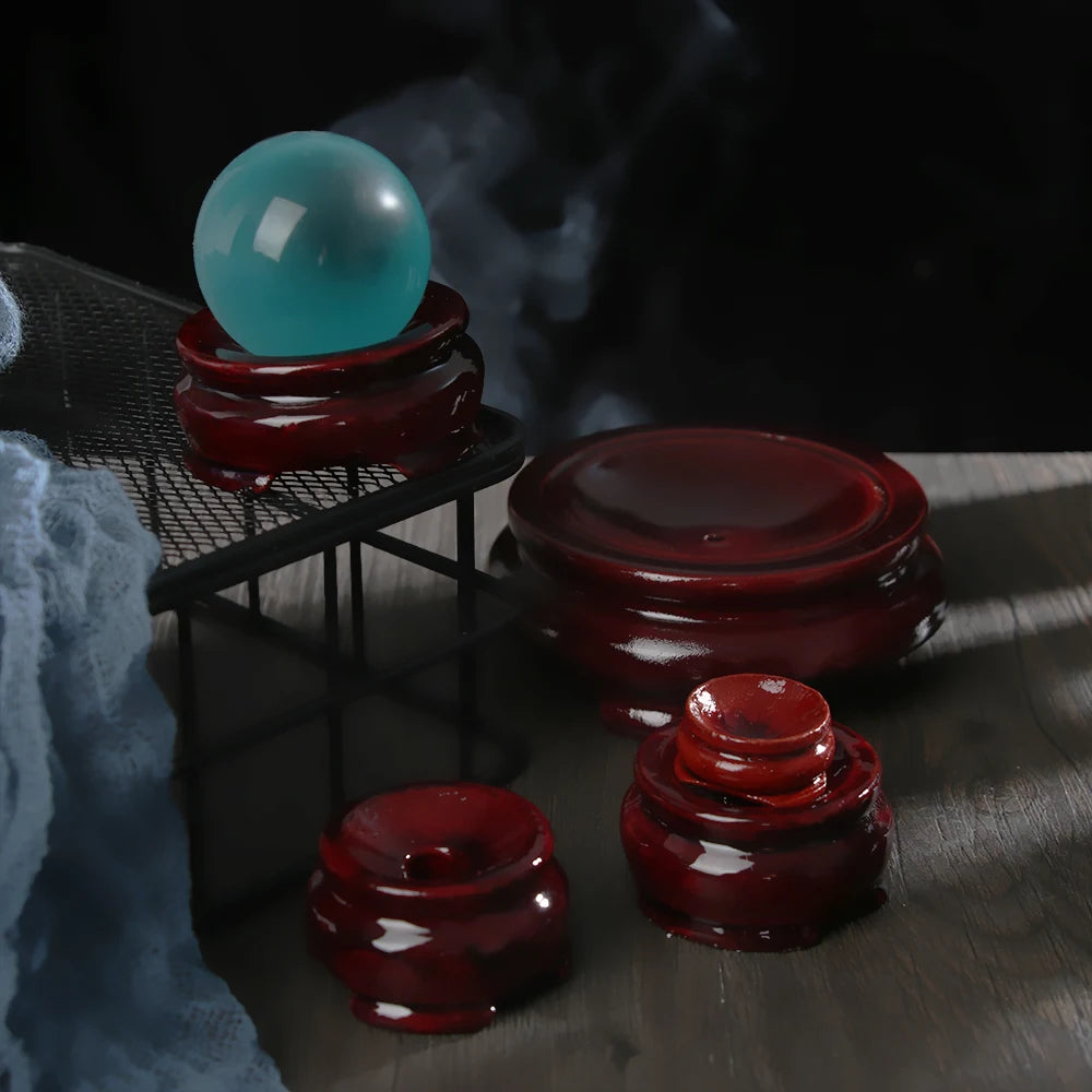 Moderner Holzhalter für Kristallkugeln mit einfacher Handhabung