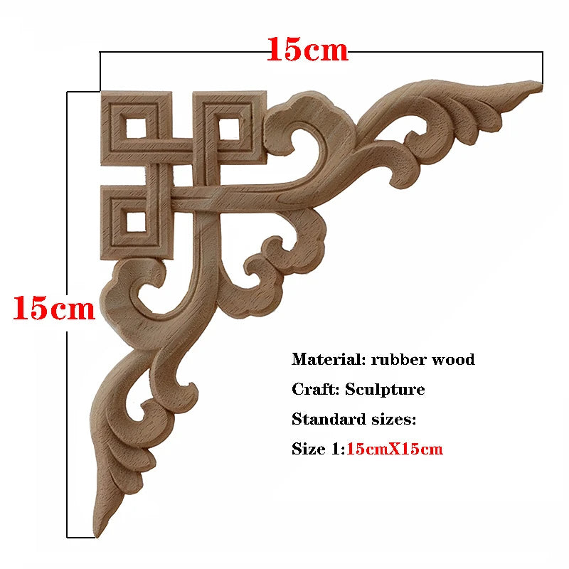 Handgeschnitzte Holzapplikation mit floralem Design