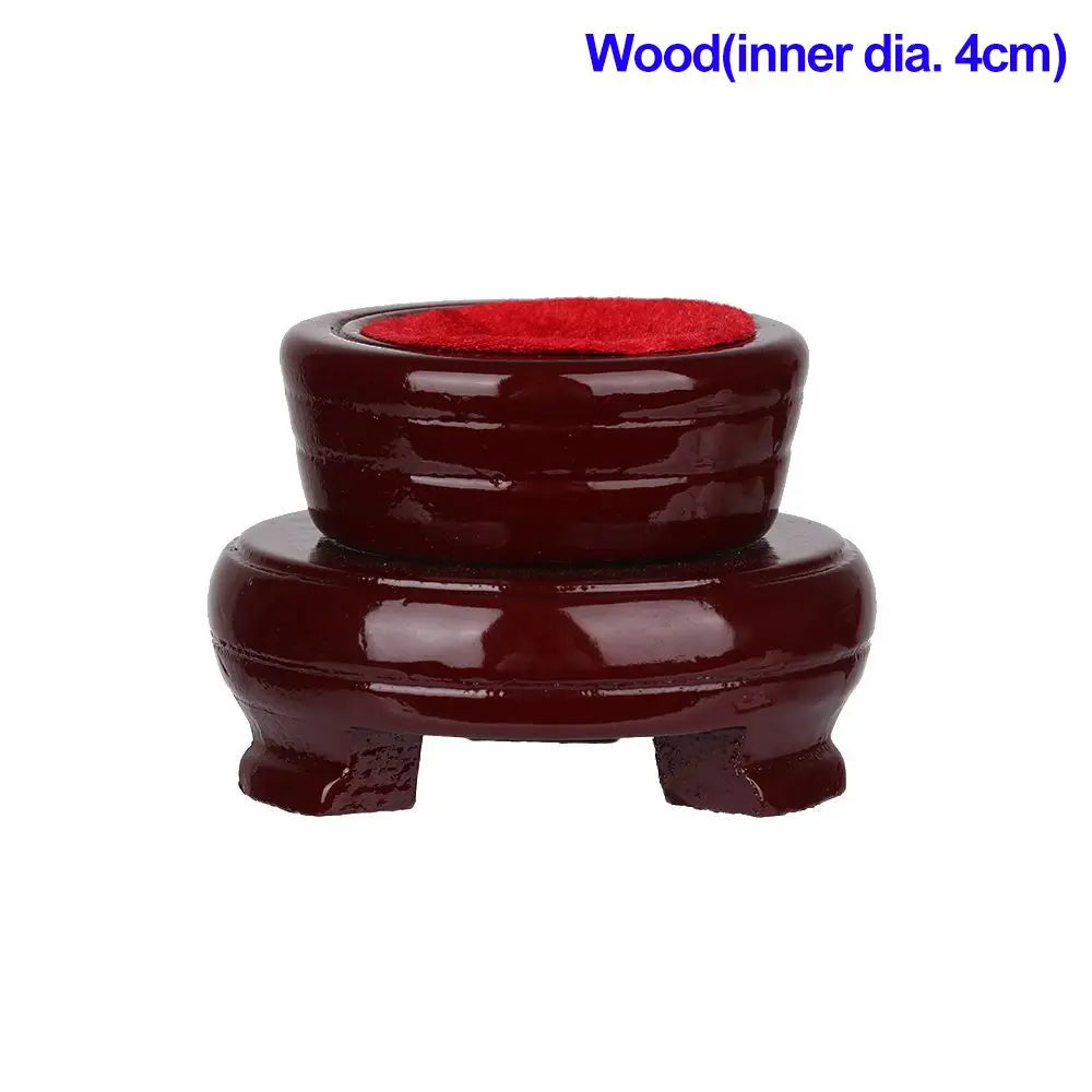 Moderner Holzhalter für Kristallkugeln mit einfacher Handhabung