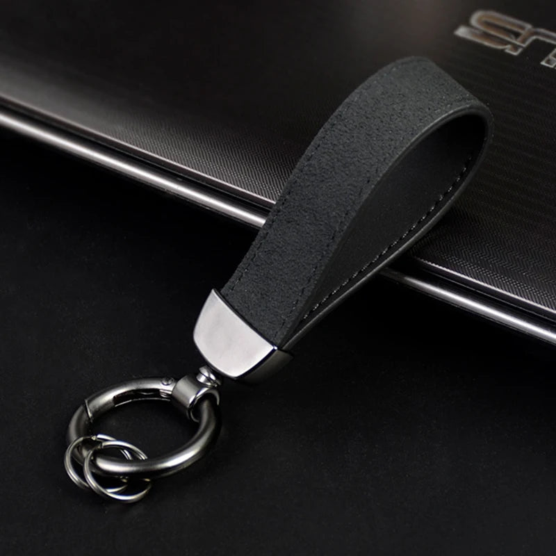 Wildleder Auto Schlüsselanhänger mit O-Schließe schwarz silber unisex