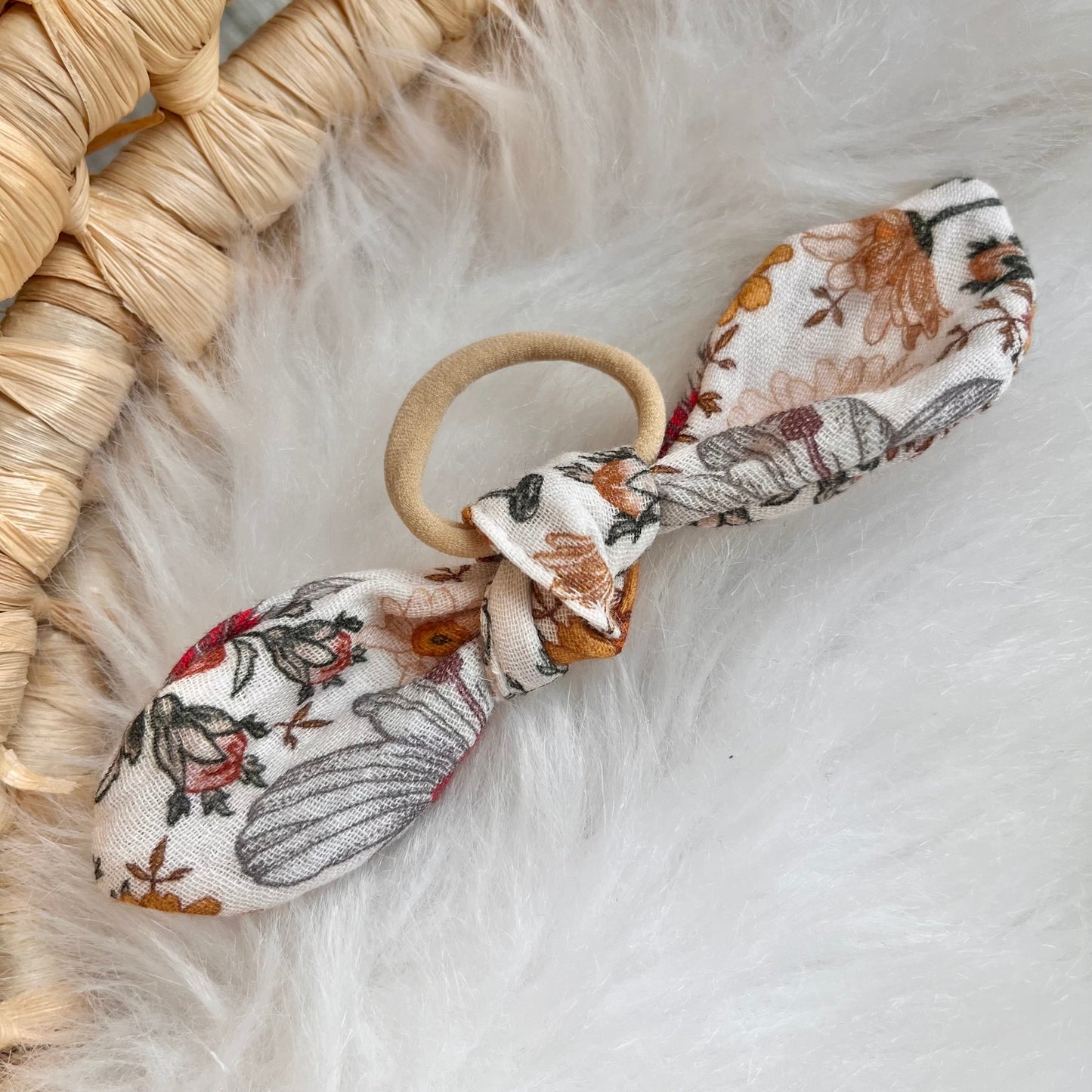 Handgefertigte Haarschleife aus Baumwolle mit Retro Blumenmuster