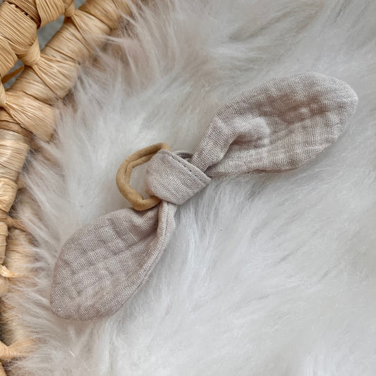 Handgefertigte Haarschleife aus 100 Prozent Baumwolle