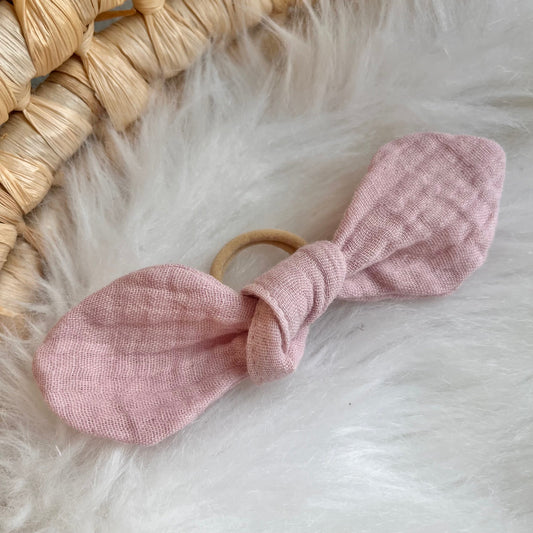 Handgefertigte Haarschleife aus Musselin aus 100 Prozent Baumwolle