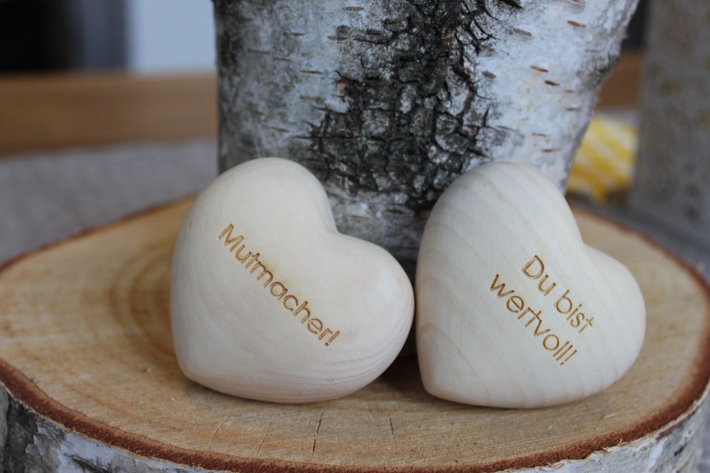 Handschmeichler aus Zirbenholz als persönliches Geschenk