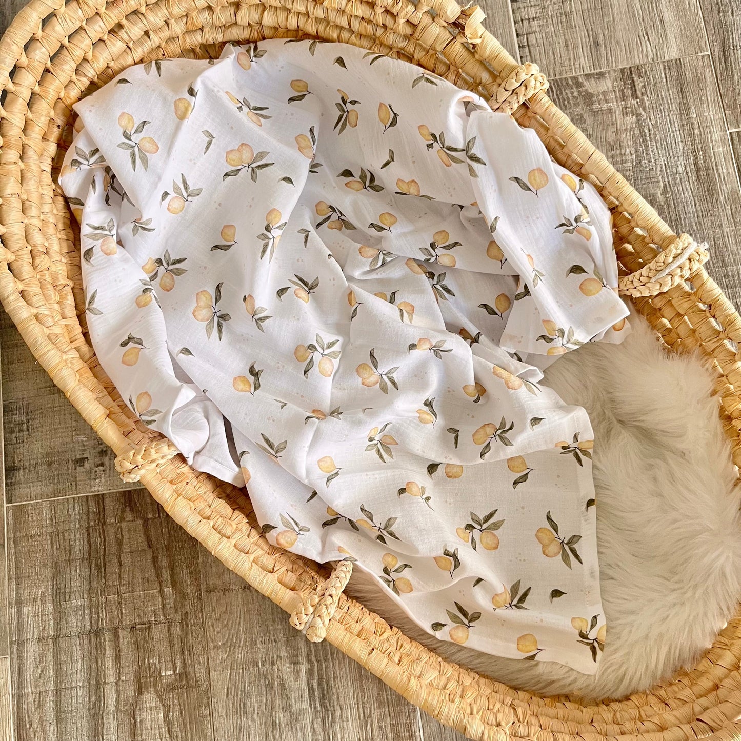 Leichtes Musselintuch aus Baumwolle mit Zitronenmotiv